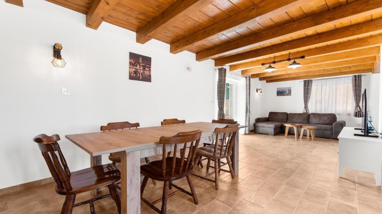 Holiday Home Lino Дайла Екстер'єр фото